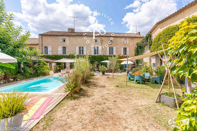 Demeure - 384 m² - 11 pièces