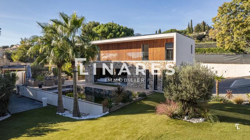 Villa - 242 m² - 5 pièces