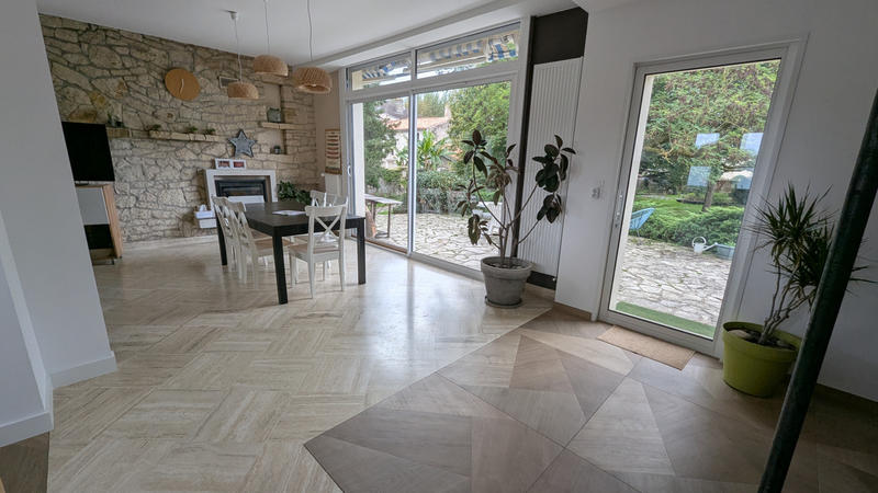 Maison - 202 m² - 8 pièces