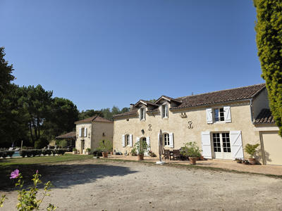 Maison - 280 m² - 10 pièces