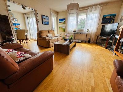 Appartement - 95 m² - 4 pièces