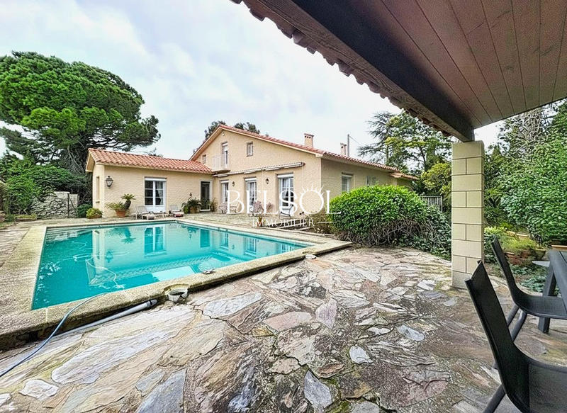 Maison - 205 m² - 6 pièces