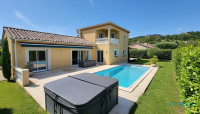 Maison traditionnelle - 130 m² - 5 pièces