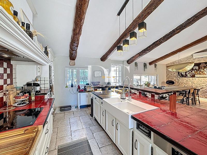 Mas - 255 m² - 8 pièces