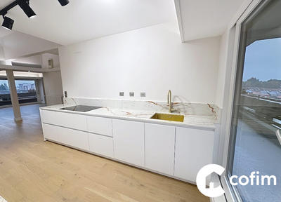 Appartement - 160 m² - 8 pièces