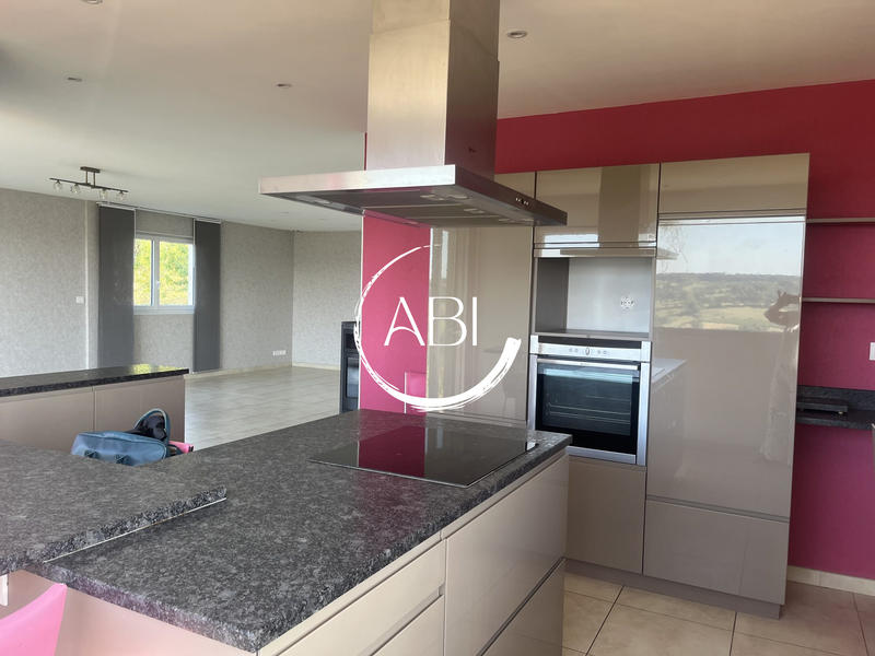 Maison - 212 m² - 7 pièces