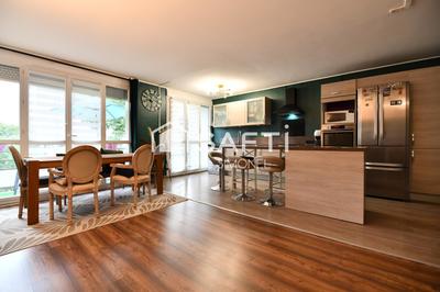 Appartement - 92 m² - 5 pièces