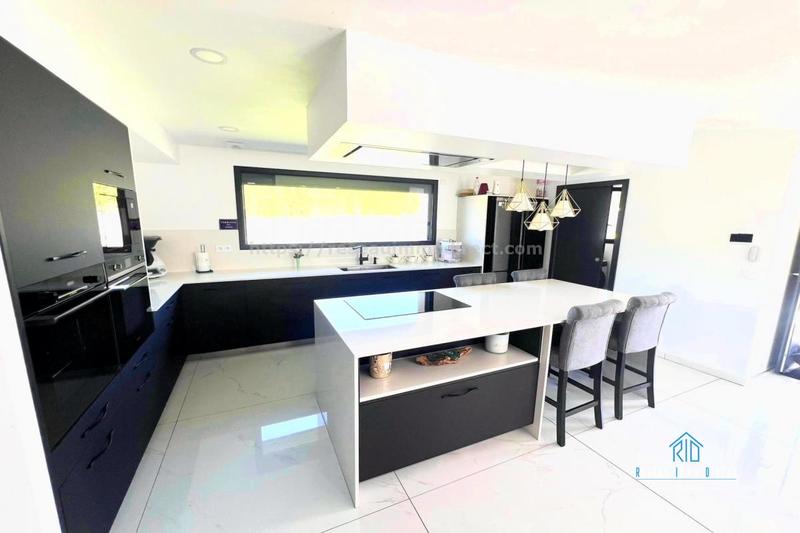 Maison traditionnelle - 147 m² - 5 pièces