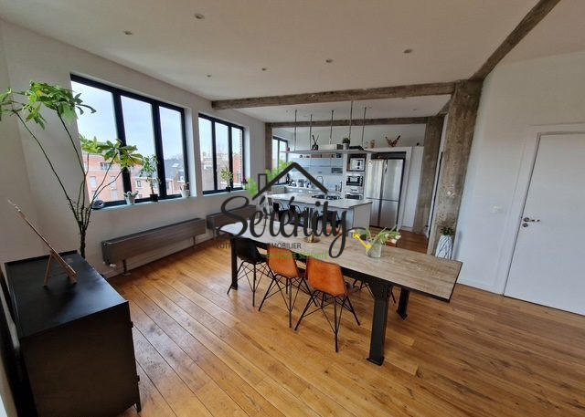 Loft - 140 m² - 4 pièces