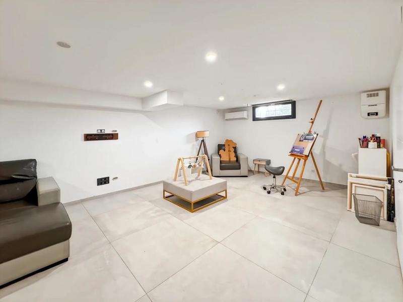 Maison - 236 m² - 7 pièces