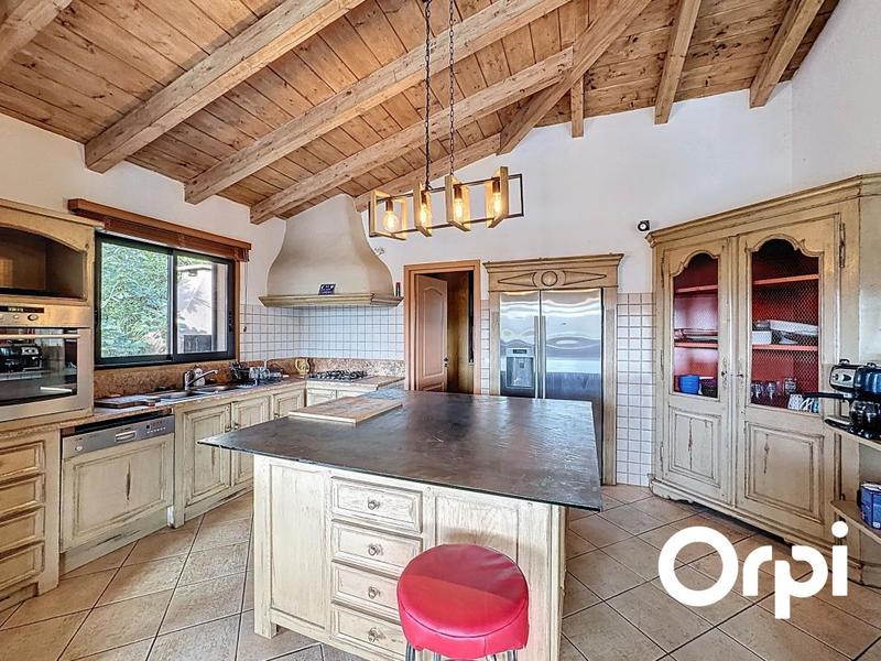 Maison - 239 m² - 8 pièces