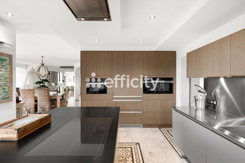 Villa - 402 m² - 11 pièces