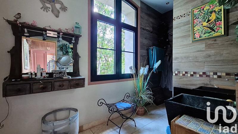 Maison - 370 m² - 8 pièces