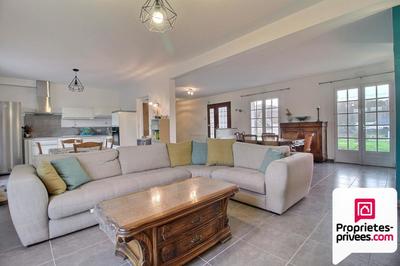 Maison - 210 m² - 8 pièces