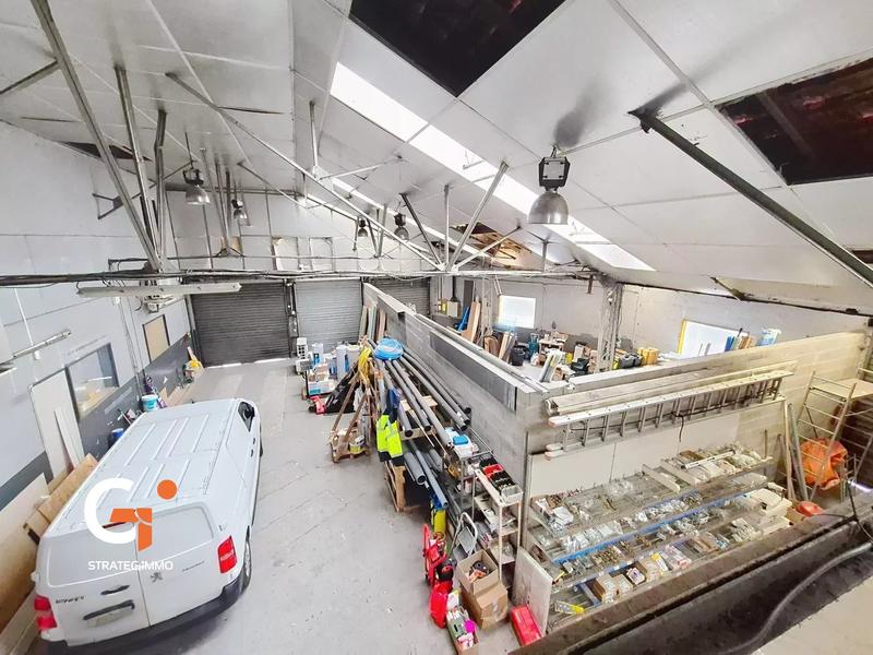 Entrepôt - 150 m² - 6 pièces