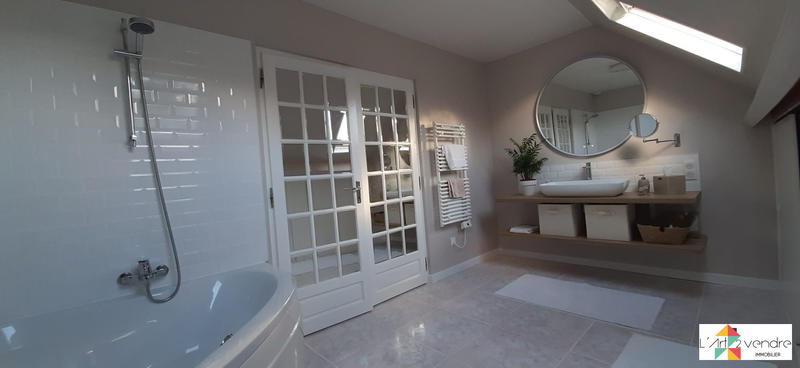 Maison - 230 m² - 7 pièces