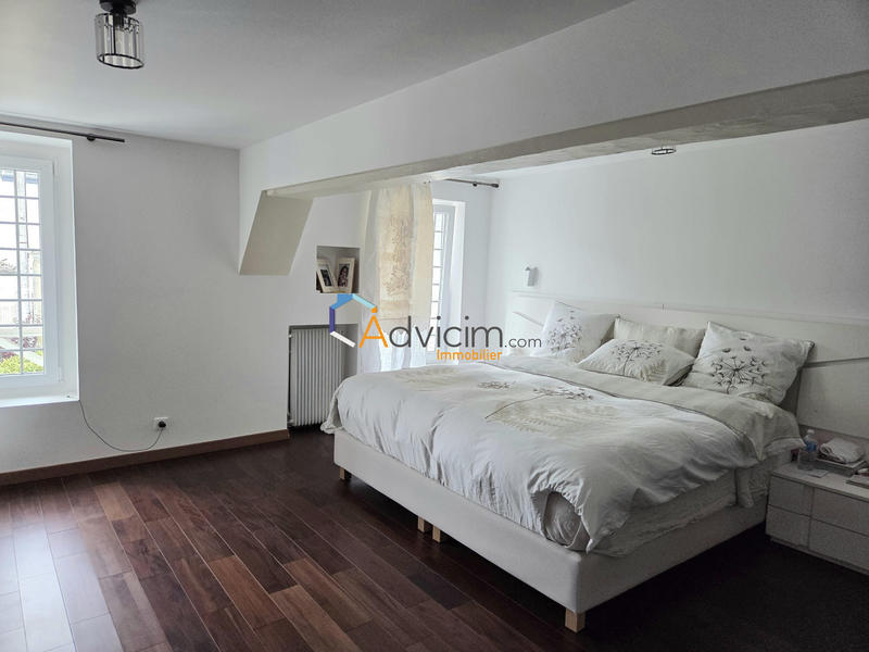 Maison - 233 m² - 8 pièces