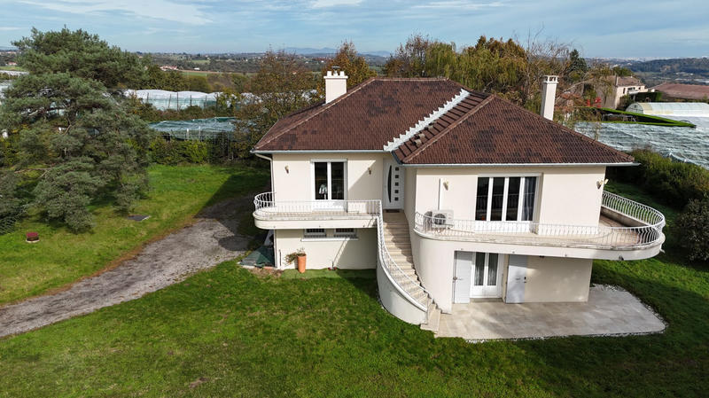 Maison - 221 m² - 6 pièces