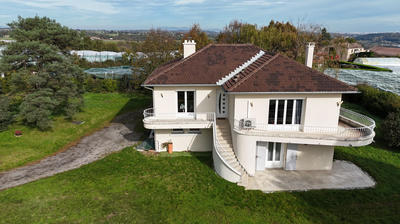 Maison - 221 m² - 6 pièces