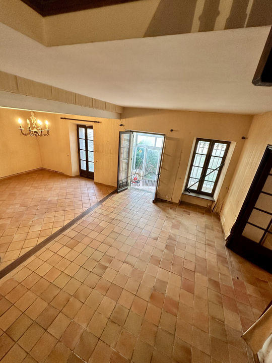 Maison - 220 m² - 8 pièces