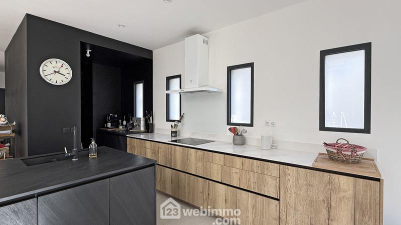 Maison - 216 m² - 9 pièces