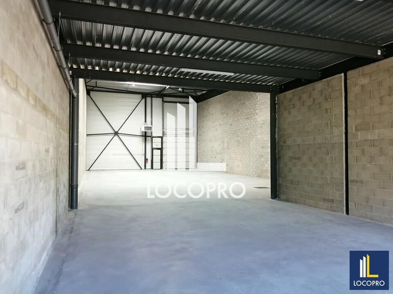 Local d'activité / Entrepôt - 900 m²