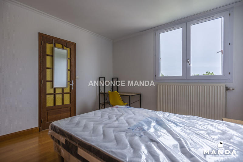 Chambre - 9 m² - 5 pièces