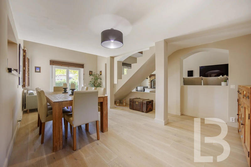 Villa - 196 m² - 6 pièces