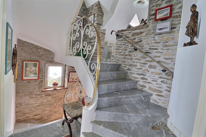 Maison - 311 m² - 10 pièces