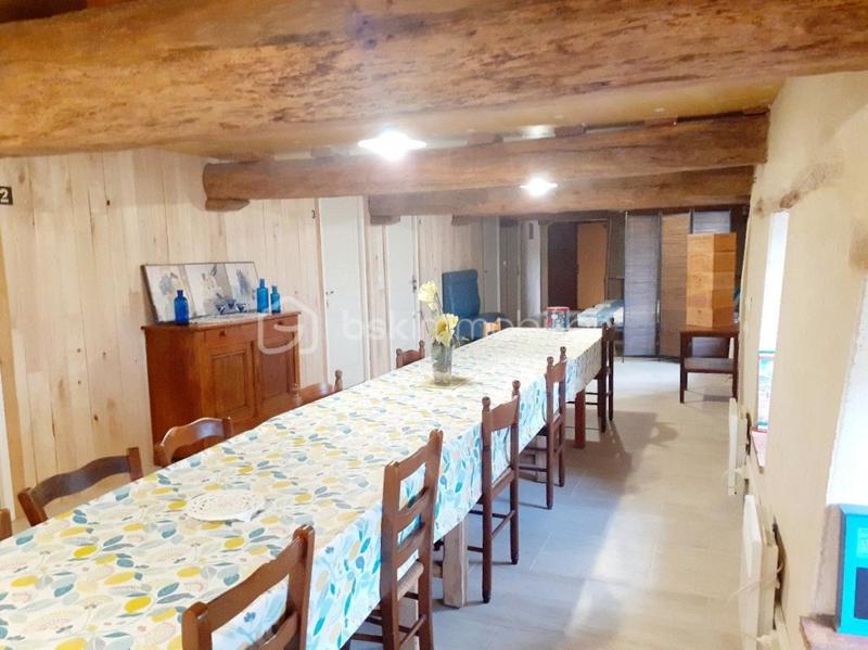 Propriété - 271 m² - 10 pièces