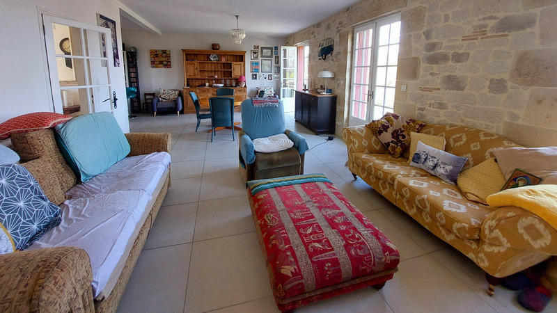 Maison - 244 m² - 8 pièces