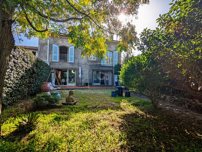 Villa - 279 m² - 8 pièces