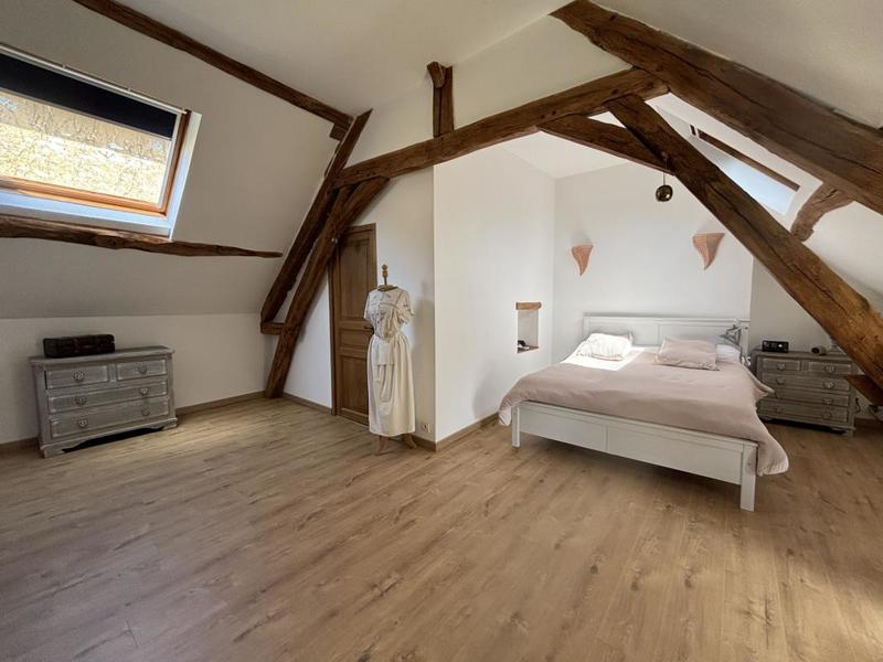 Propriété - 240 m² - 8 pièces