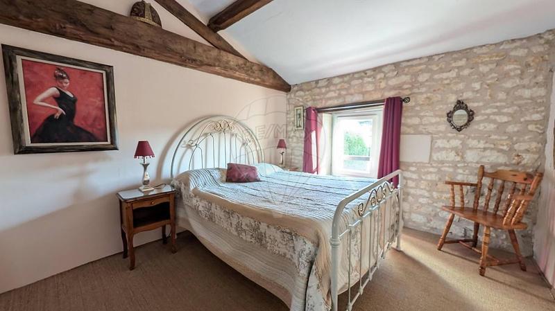 Propriété - 374 m² - 24 pièces