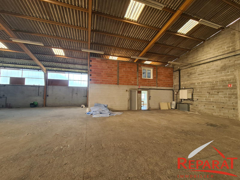 Entrepôt - 650 m²