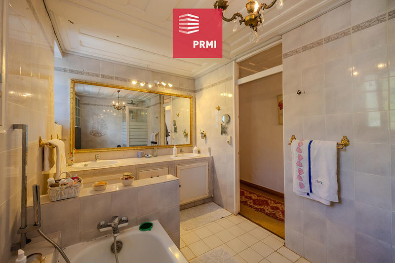 Maison - 400 m² - 8 pièces