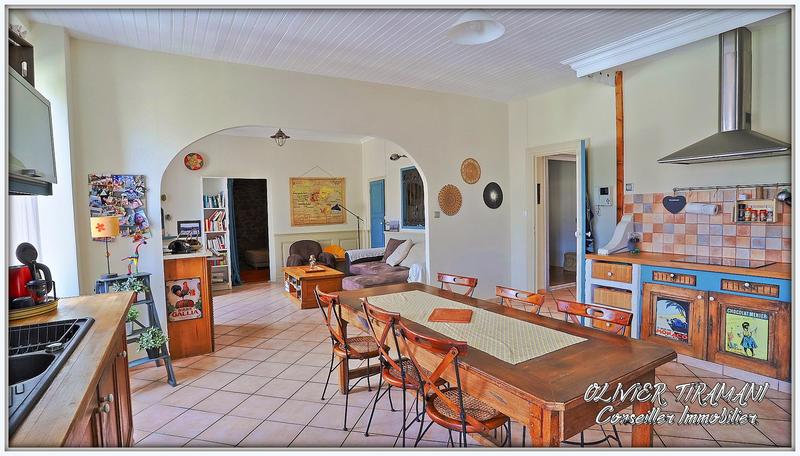 Villa - 232 m² - 6 pièces