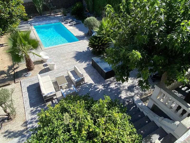 Villa - 200 m² - 10 pièces