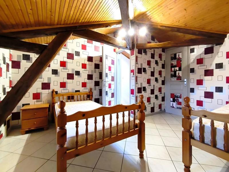 Maison - 229 m² - 9 pièces