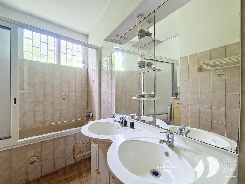 Maison - 193 m² - 9 pièces