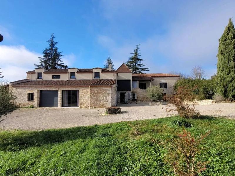 Propriété - 237 m² - 8 pièces