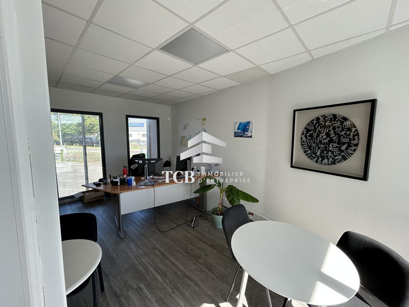 Local d'activités - 916 m²