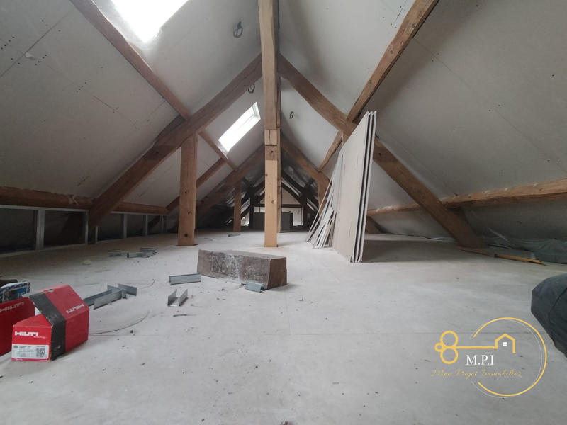 Maison - 220 m² - 8 pièces