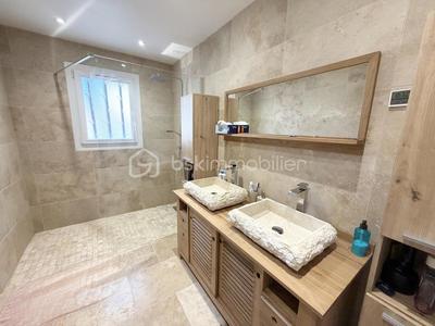 Maison - 210 m² - 8 pièces