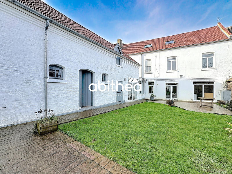 Maison - 290 m² - 9 pièces