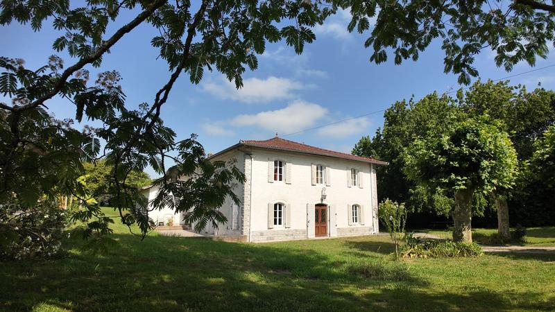 Maison - 270 m² - 11 pièces