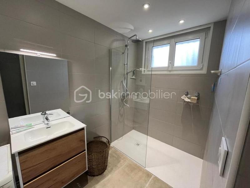 Maison - 216 m² - 7 pièces