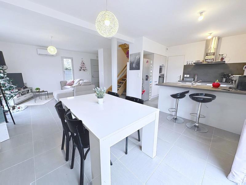 Maison - 90 m² - 4 pièces