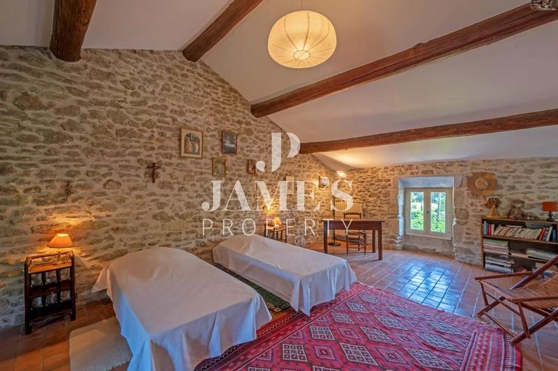 Maison - 350 m² - 8 pièces