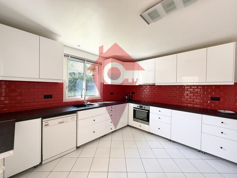 Maison - 194 m² - 8 pièces